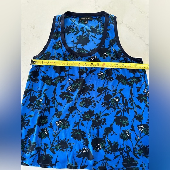 Banana Republic Blue Floral sleeveless blouse size small - Picture 5 of 6